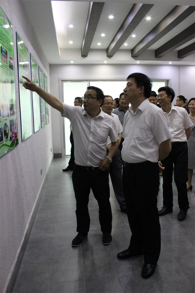 无锡市委常委等领导来我所参观民主党派基层组织建设工作